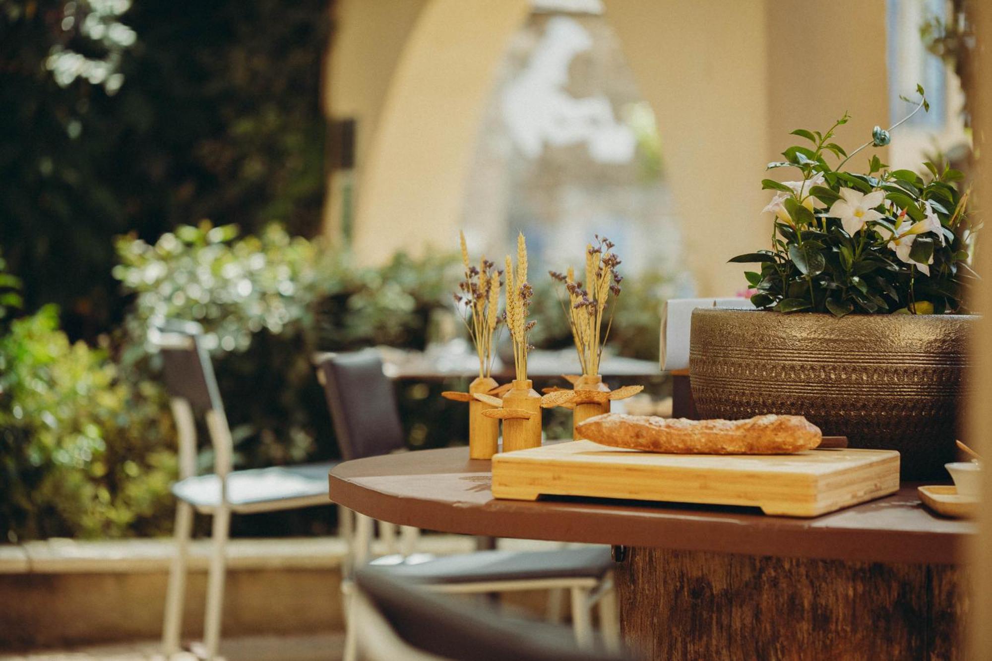Auberge De Clochemerle, Spa Privatif & Restaurant Gastronomique Vaux-en-Beaujolais Екстер'єр фото